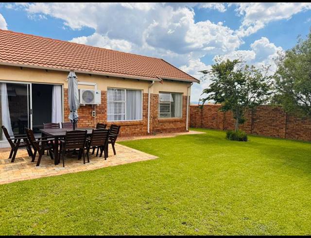 2 BEDROOM TOWNHOUSE FOR SALE IN KYALAMI HILLS
